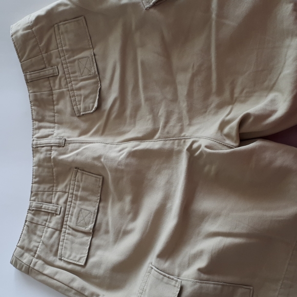 Gap Women's Cargo Shorts - Picture 4 of 4